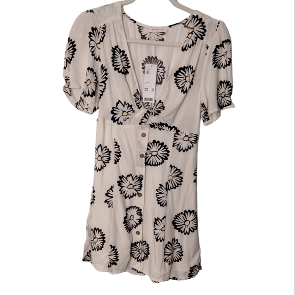 Urban Outfitters Dresses & Skirts - NWT Urban Outfitters Bettie Twist-Front Cream & Black Floral Mini Dress Small